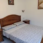 Noemi 5 Lands Paradise Λεβάντο