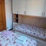 Noemi 5 Lands Paradise Λεβάντο